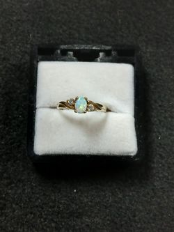 10k Solid Gold Woman's Opal With CZ Sz7.5 1.8gr