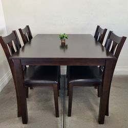 Dark wood table + 4 Chairs (excellent condition)
