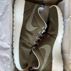 Women’s Nike Rosherun, Size 5.5, Normal Wear
