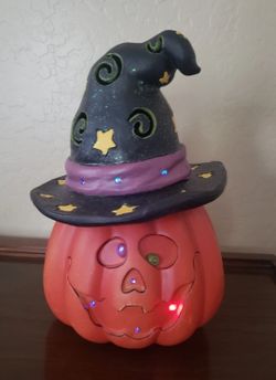 Hard Plastic Halloween color changing Jack o Lantern Pumpkin w/ wizard witch hat