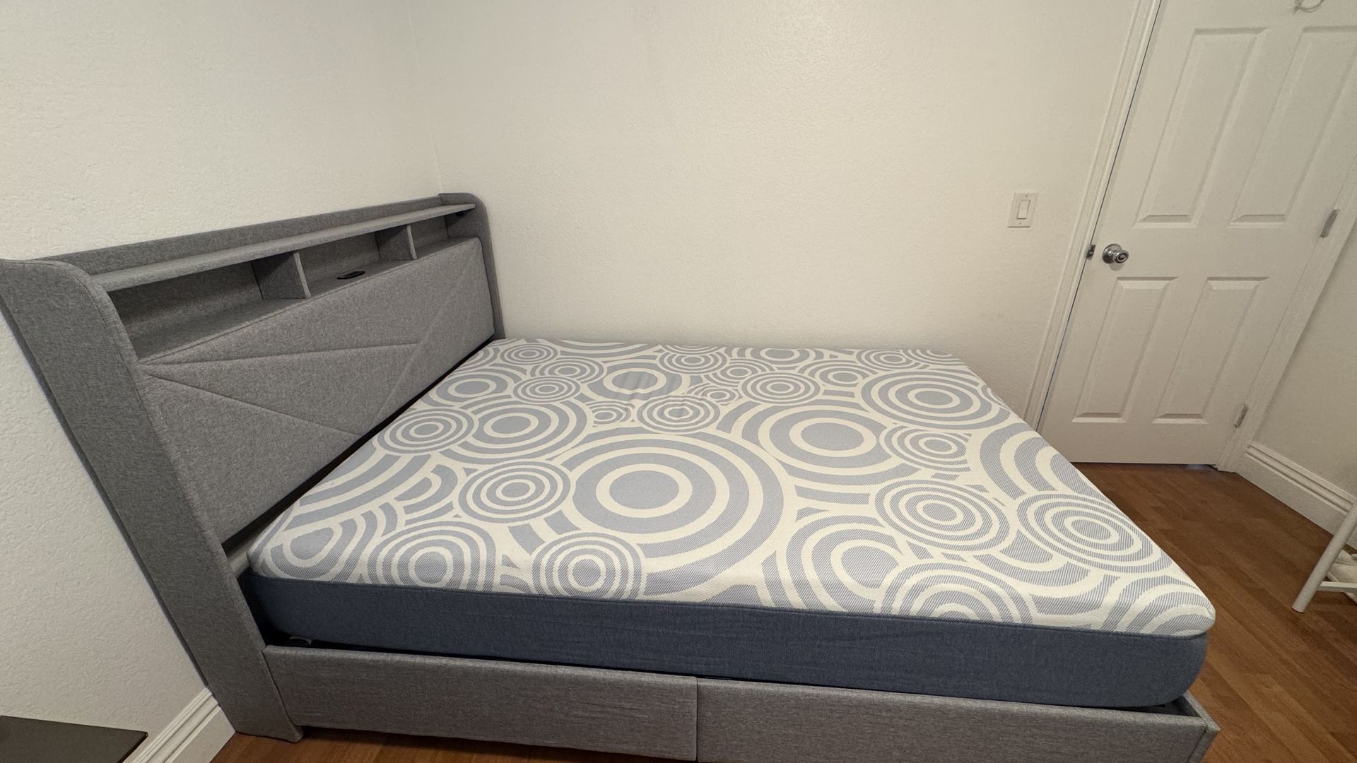 Full bed frame & mattress