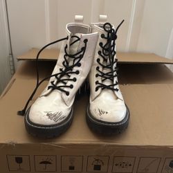 White Boots 8m