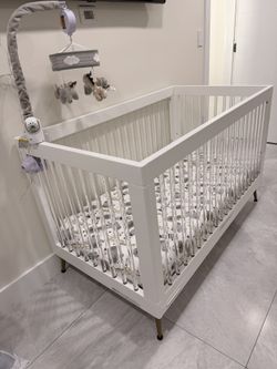 DELTA CHILDREN CRIB