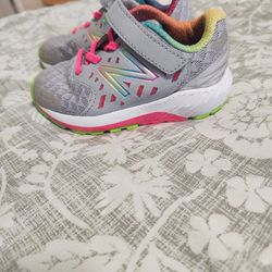 New Balance sneakers for girls, size 7, like new