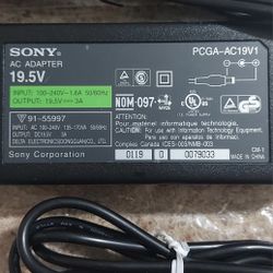 AC ADAPTER SONY PCGA 19.5 VDC LAPTOP