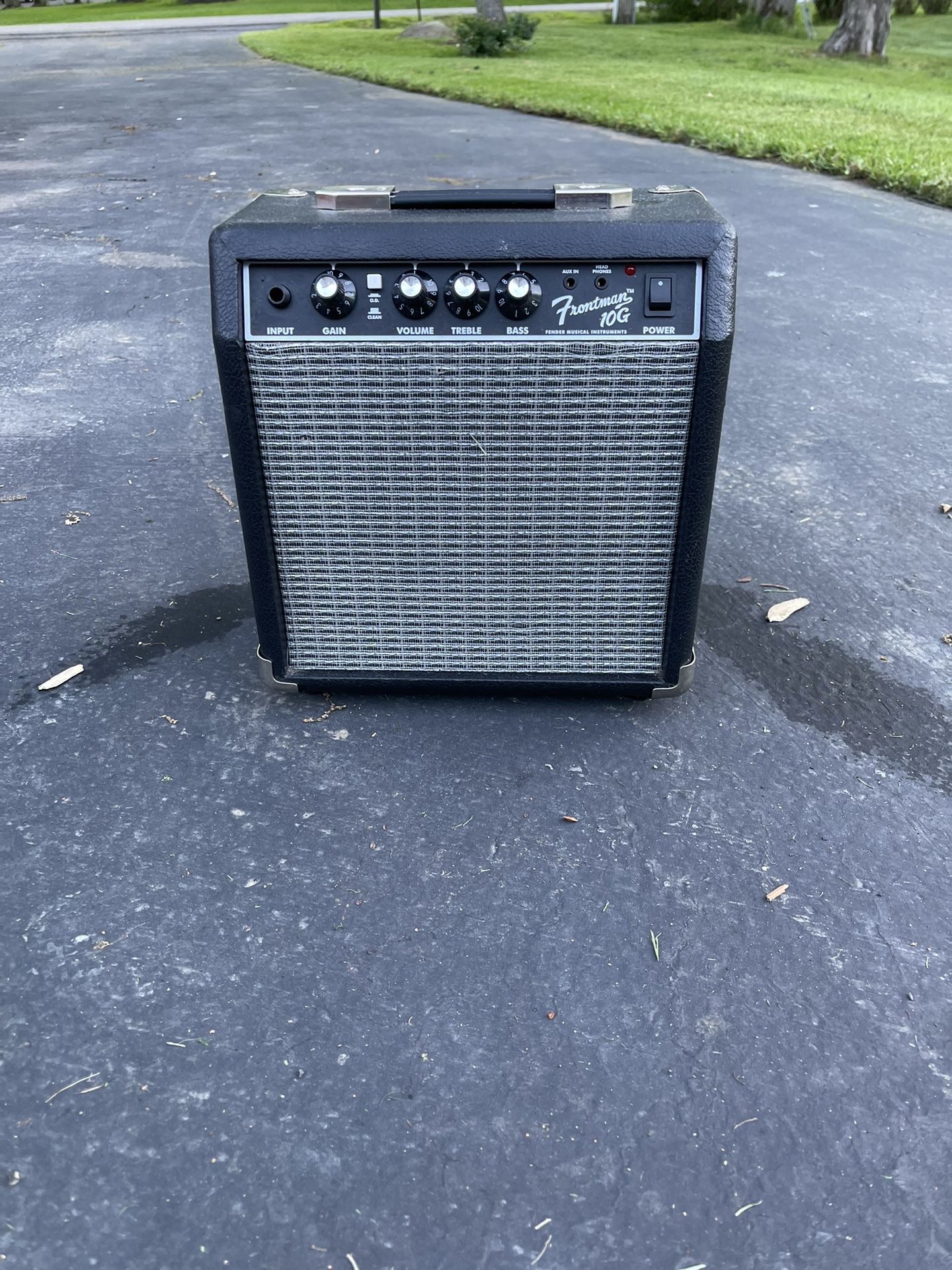 FENDER FRONTMAN 10G GUITAR AMP, 10 WATTS, 6 INCH FENDER SPECIAL DESIGN