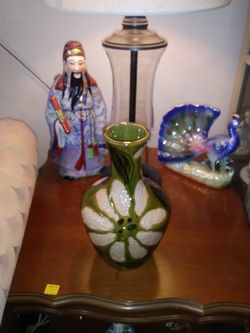 Beautiful Floral/Leaf Accent Vase