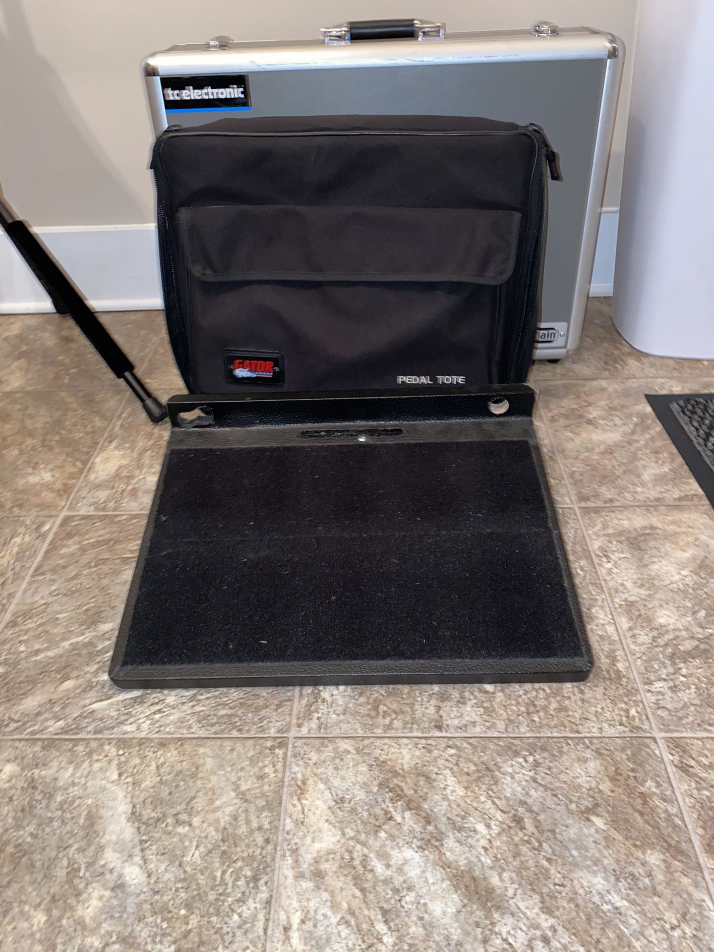Gator Pedalboard and Carry case