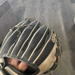A2000 Softball glove