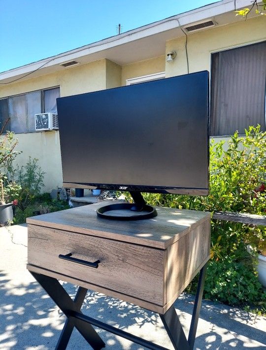 BRAND NEW MONITOR