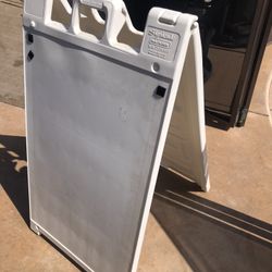 SIGNICADE PORTABLE SIGN STAND