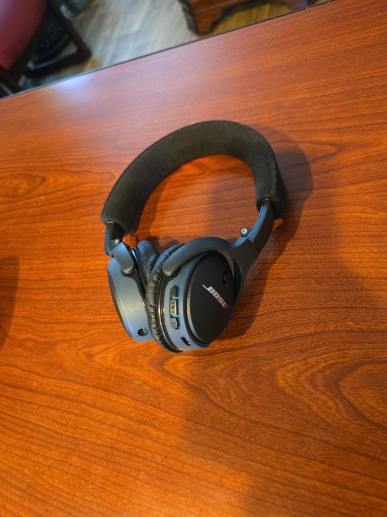 Bose Soundlink Around-Ear Wireless Headphones - Black/Blue