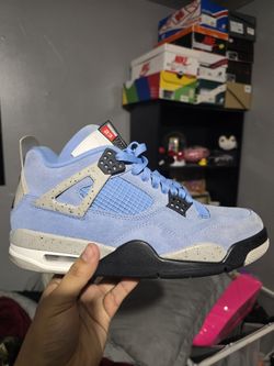 Jordan 4 University Blue Size 9.5
