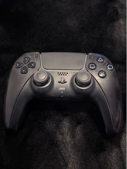 Black ps5 controller