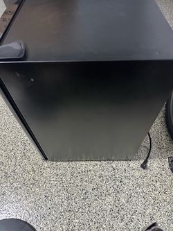 Magic Chef Mini fridge
