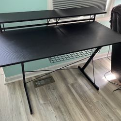 Carbon Computer Gaming Desk With Shelving 