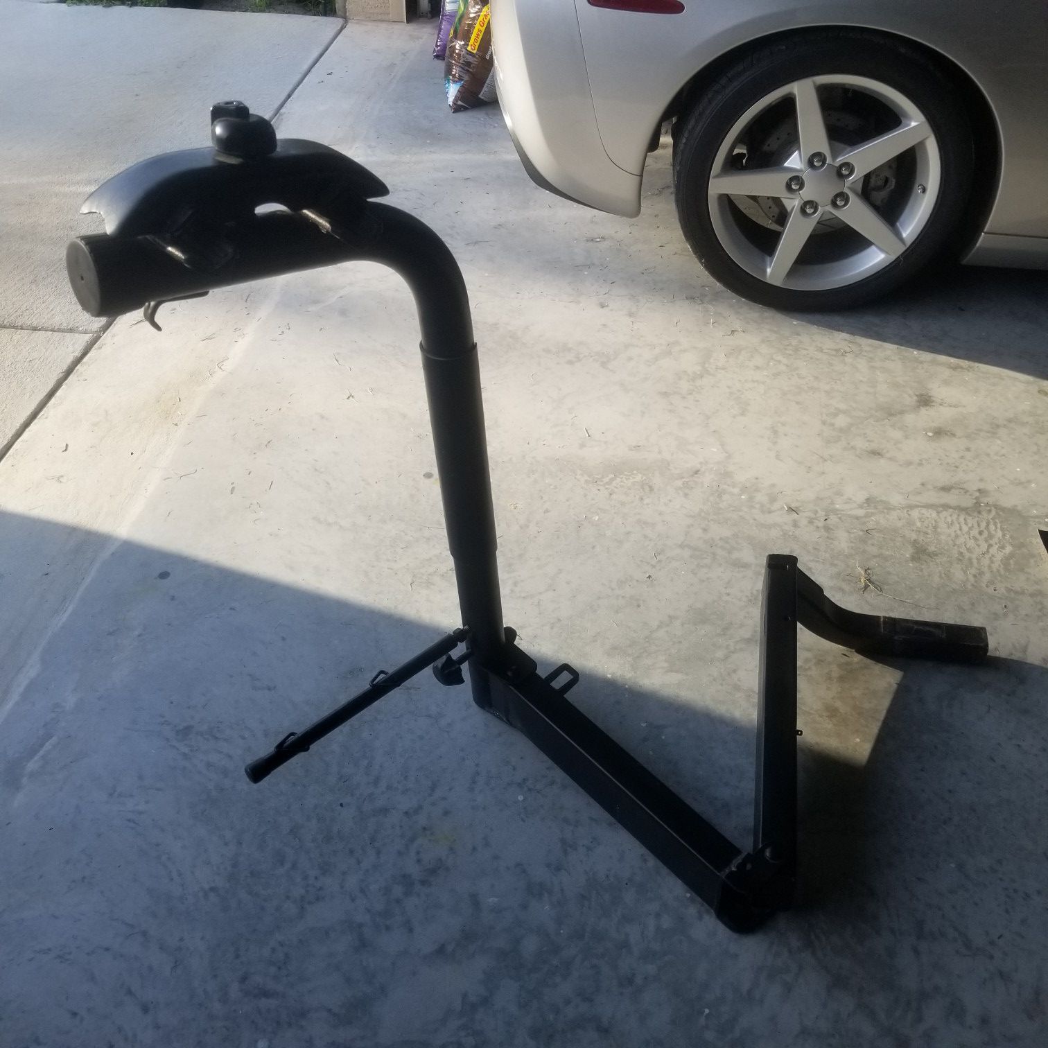 Bike and gear rack with swing arm.