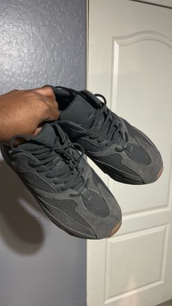 Yeezy 700 utility black