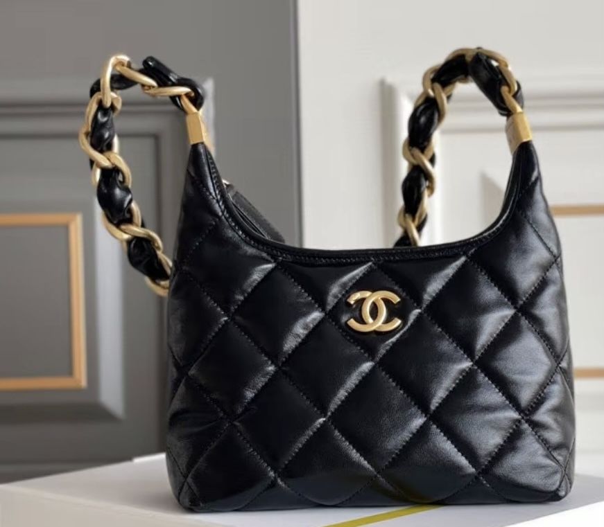 CHANEL 24A diamond check gold buckle leather chain sheepskin cross-body handbag women's black(601)45