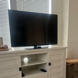TV 40 inch with roku connection to make it stream YouTube, Netflix, Etc. 