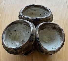 Clay hand built 3 bowl pottery piece. 6”X7”3 1/2” tall.Clay hand built 3 bowl pottery piece. 6”X7”3 1/2” tall.