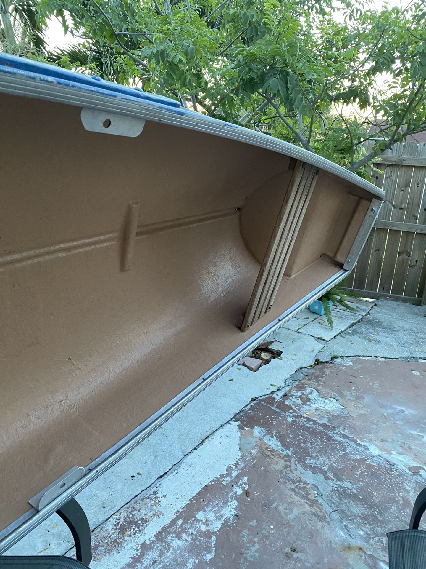 16 foot fiberglass flat back canoe for Sale in Carol City, FL OfferUp