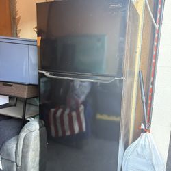 Great Conditions Apartment Refrigerator