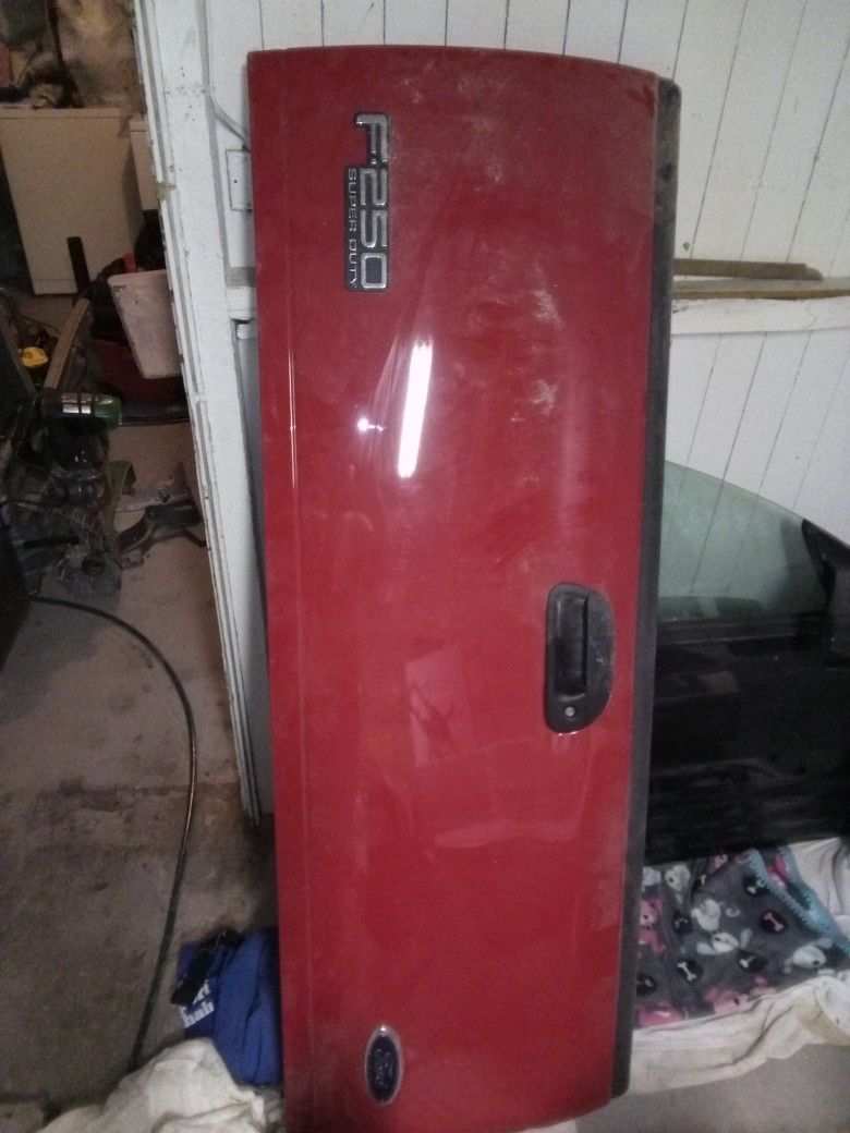2004 Ford F250 Red Tailgate
