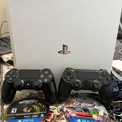 PS4 Pro 1TB Glacier White – Excellent Condition