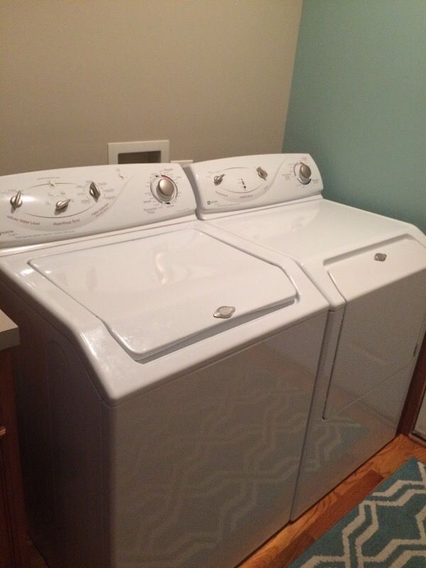 Maytag Ensignia Washer & Dryer model mav8557aww