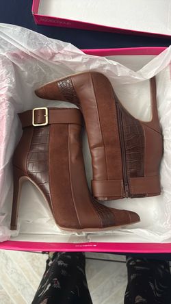 WOMENS COGNAC BOOTIES SIZE 8.5