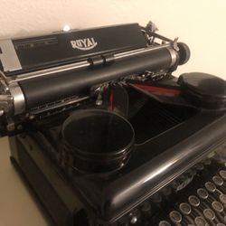 1934 Antique Royal Typewriter 