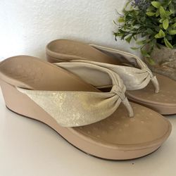 Vionic Arabella Women's Size 7 Gold Beige Wedge Platform  Orthotic Sandals Shoes
