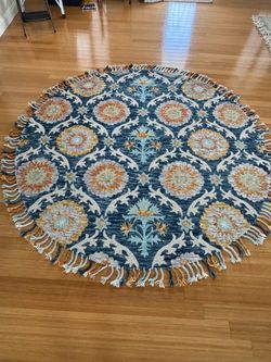 Round 100% wool area rug with tassel fringe 7.75 foot diameter cash only