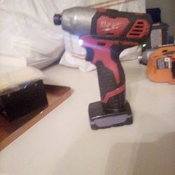 M12 Milwaukee Impct