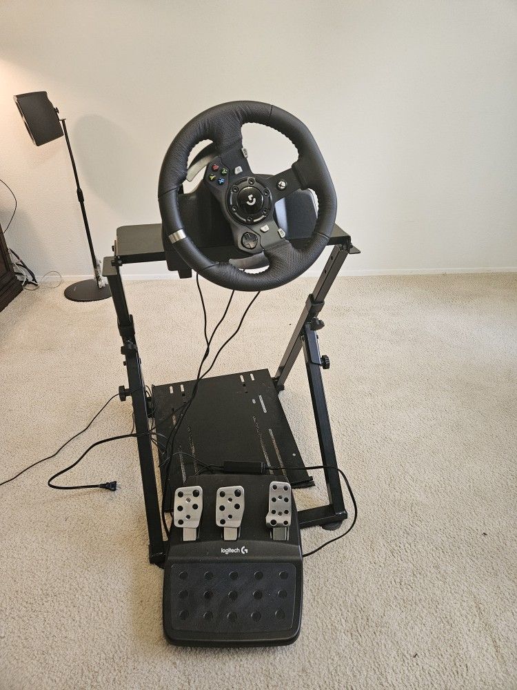 Logitech G920 Driving Force Racing Wheel + Stand