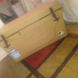 VALLEY SPORTSMAN 65 QUART COOLER! $DEAL$