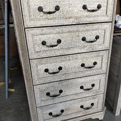 Dresser 