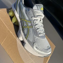 ASICS  W 7.5 Or Boys 6