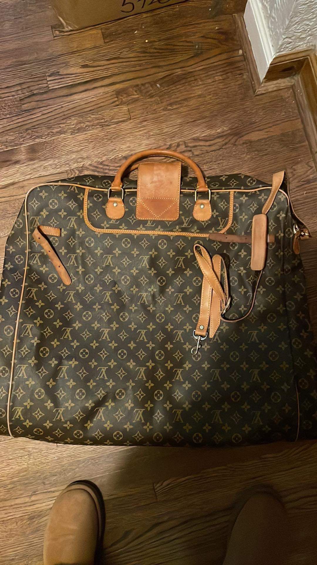 Louis Vuitton Garment Bag for Sale in New York, NY - OfferUp