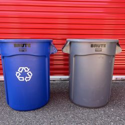 Brute Trash Cans (32 Gallon)