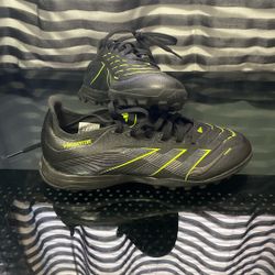 ADIDAS MENS PREDATOR PRO TURF SHOES