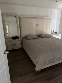 Bedroom set