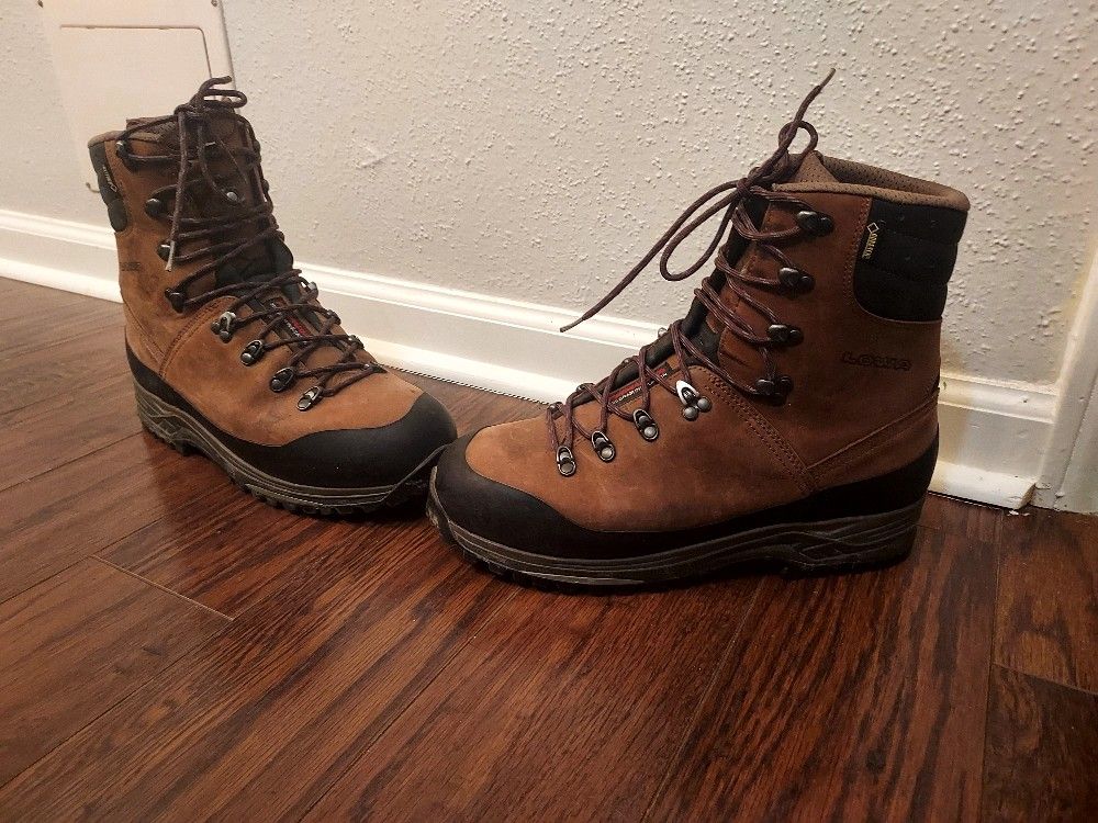 breuk Humoristisch hardware LOWA BOOTS. Almost New!! Size 12 US for Sale in Houston, TX - OfferUp