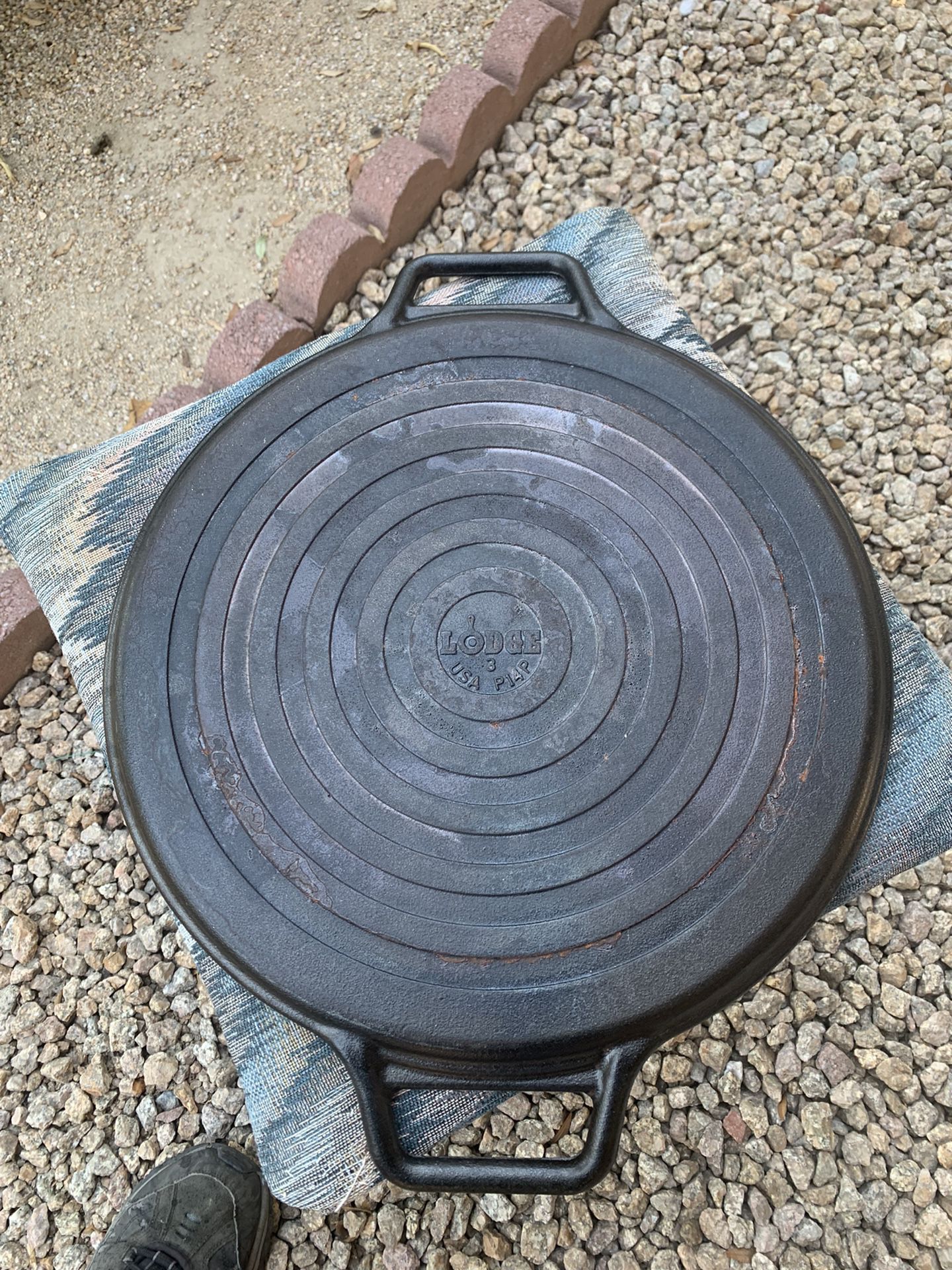 Lodge Black Cast Iron 14 Baking Pizza Pan with Handles Model P14P