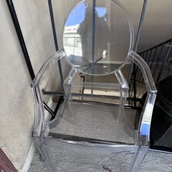 Ghost Chair Acrylic With Crack 