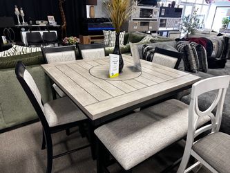 Stunning wood dining set! 📲🚨 Easy Financing!