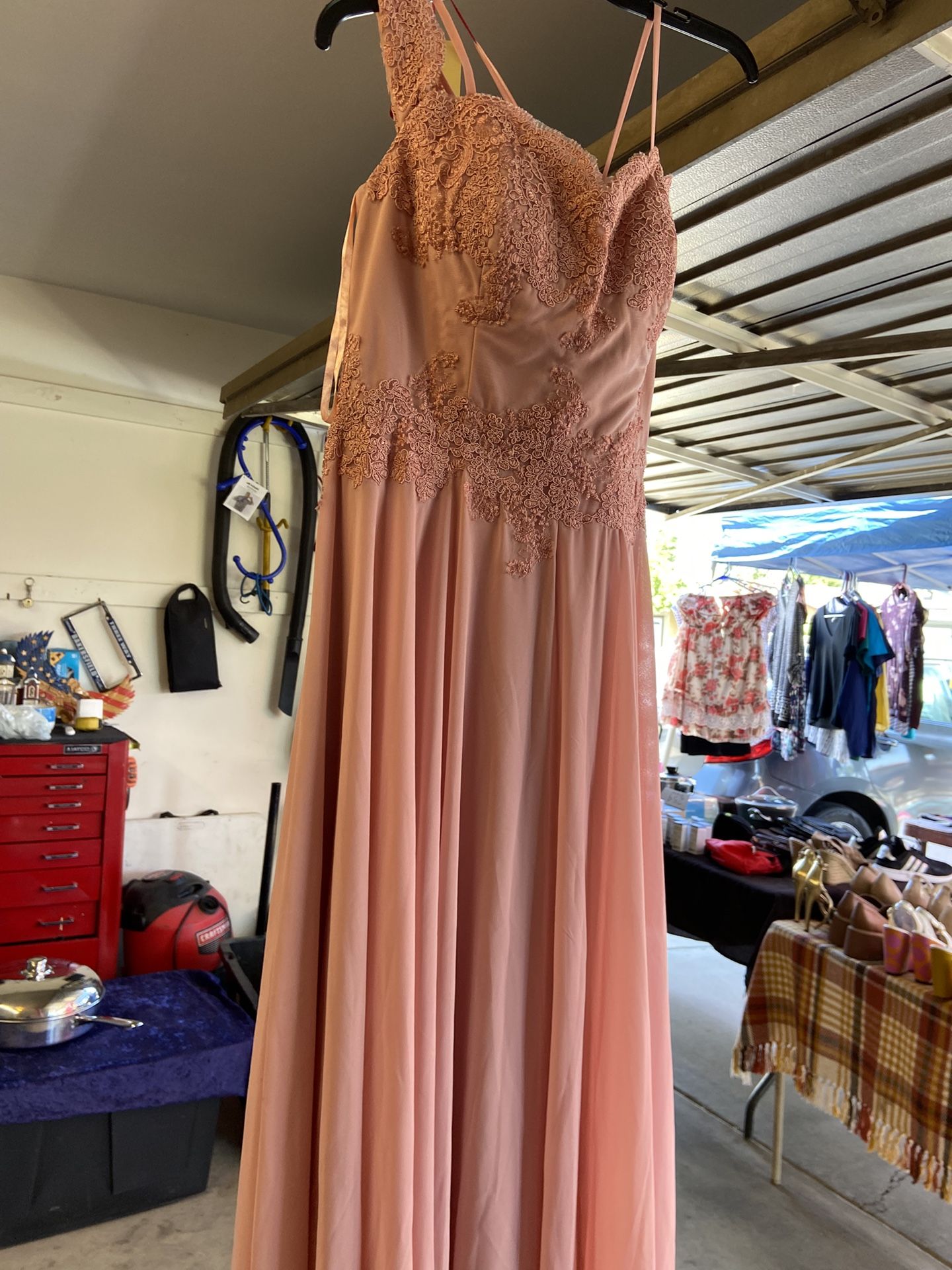 Vestido De Fiesta Color Rosita Talla Mediano Esta nuevo