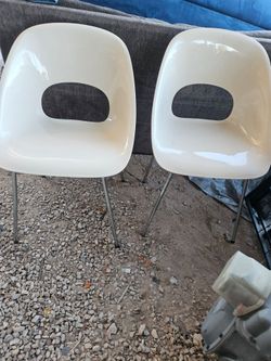 Chairs 2 on total