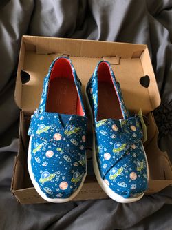 Size 10 toddler toms